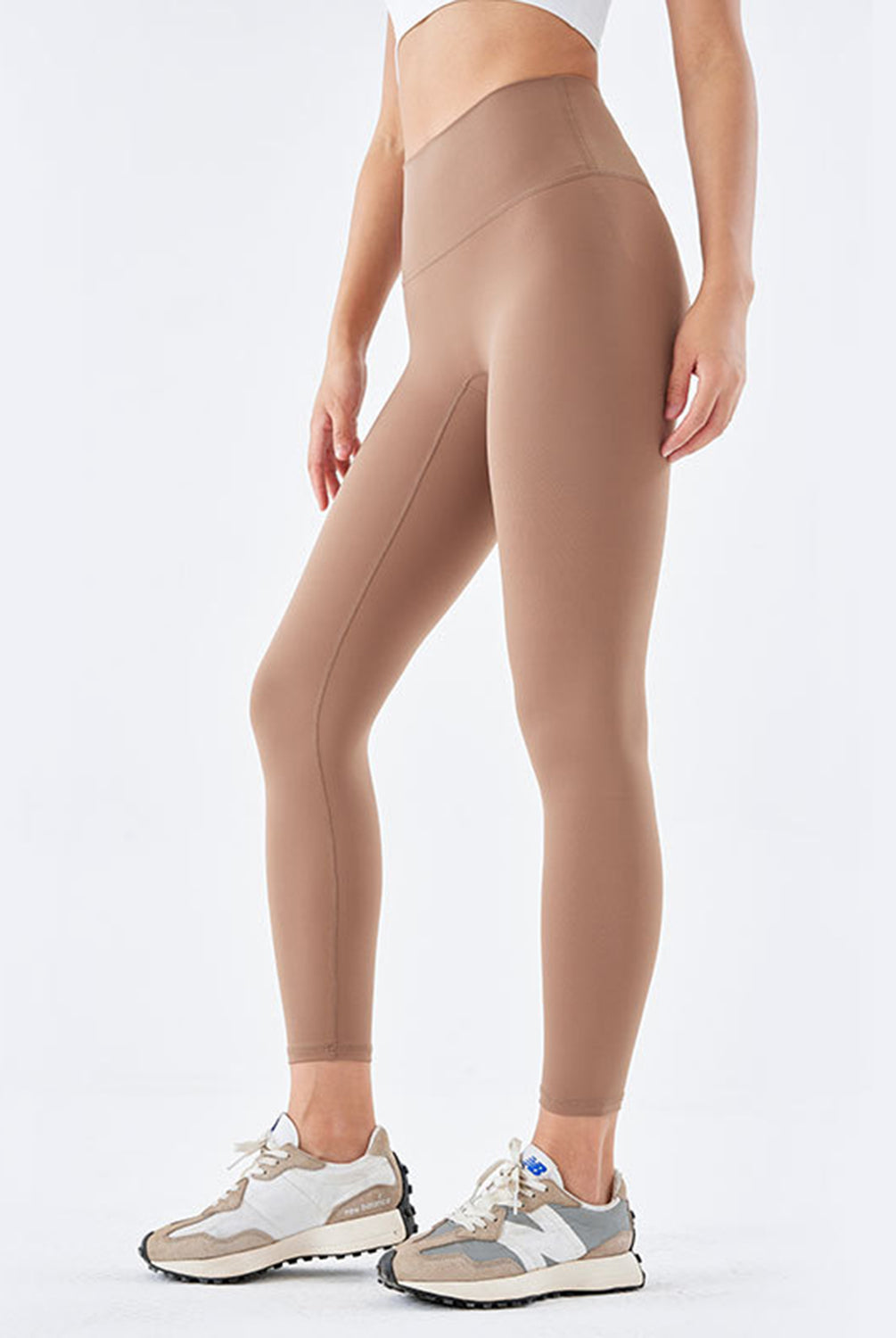 Discover comfort and style in our women's Wide Waistband Sports Leggings! The supportive waistband and durable material make them perfect for any workout. Elevate your athletic wardrobe now!