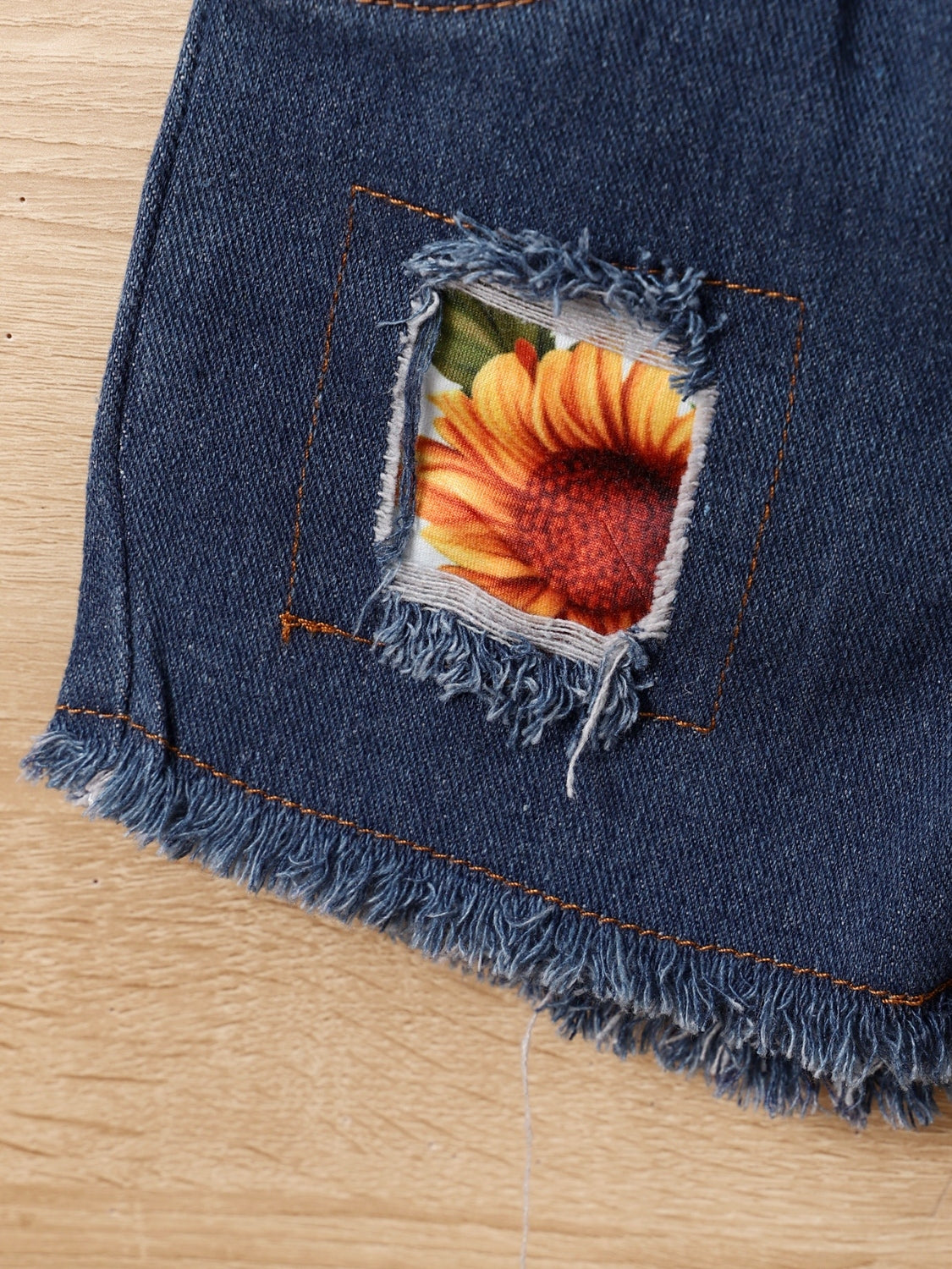 Get ready for endless summer fun with our Children's Sunflower Ruffled Short Sleeve Top and Shorts Set! Featuring a playful ruffled design and a vibrant sunflower print, this set is perfect for your little one. Made with comfort and style in mind, it's the perfect outfit for warm days. Let your child shine in this charming ensemble!