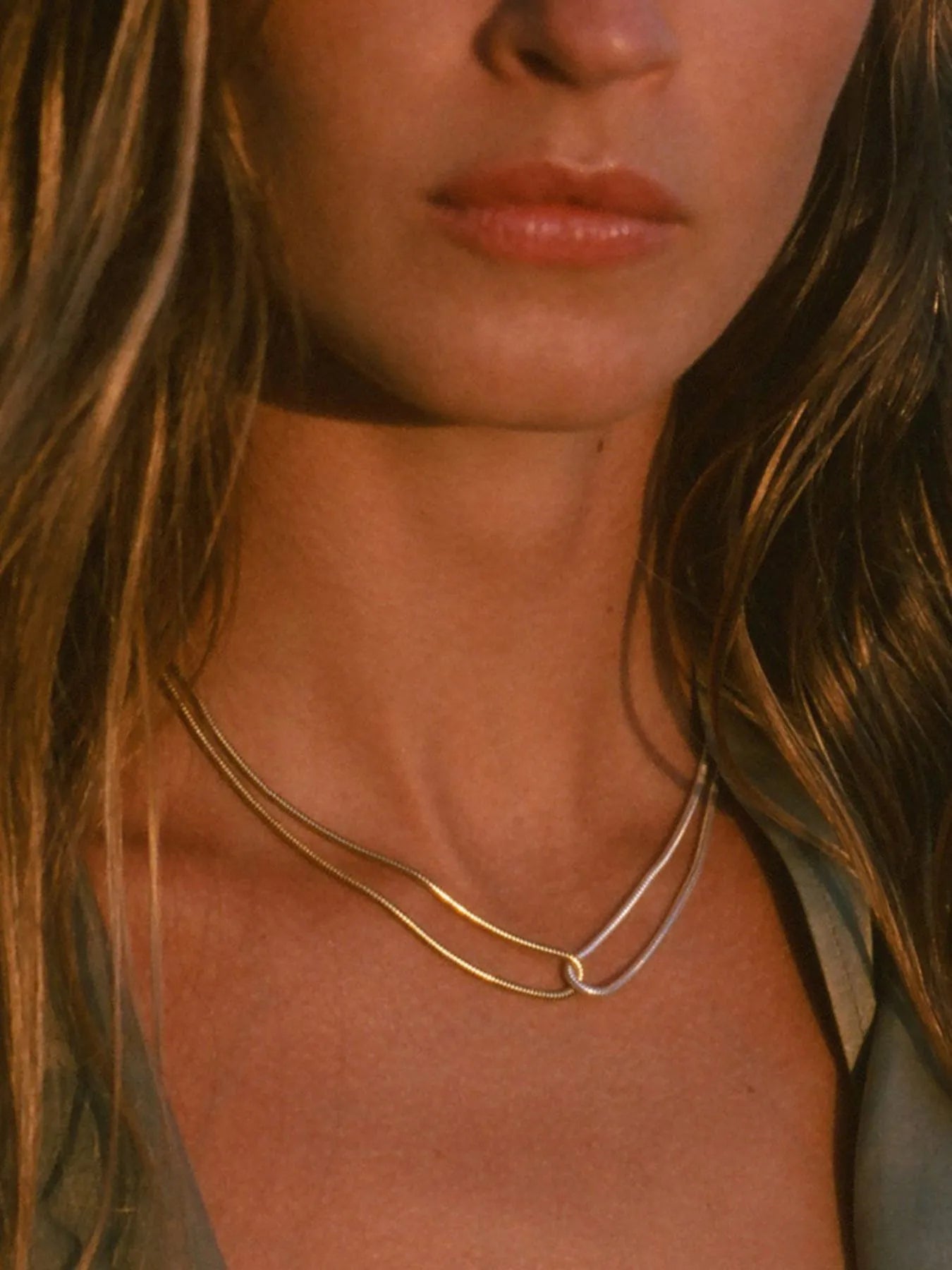 Enhance your look with this two-tone necklace crafted from stainless steel and plated in 18K gold. Its sturdy design guarantees a long-lasting shine, while the mix of gold and silver tones brings a refined versatility to any ensemble. Ideal for everyday use or special events, this necklace adds a subtle yet elegant touch of timeless charm.