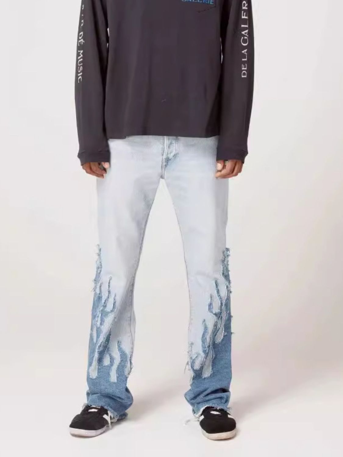 Elevate your style with our Men's Flame Pattern Patch Cargo Jeans. These premium jeans feature a unique flame pattern that adds an exclusive touch. With cargo pockets for added convenience, these jeans are perfect for the trendy, sophisticated man.