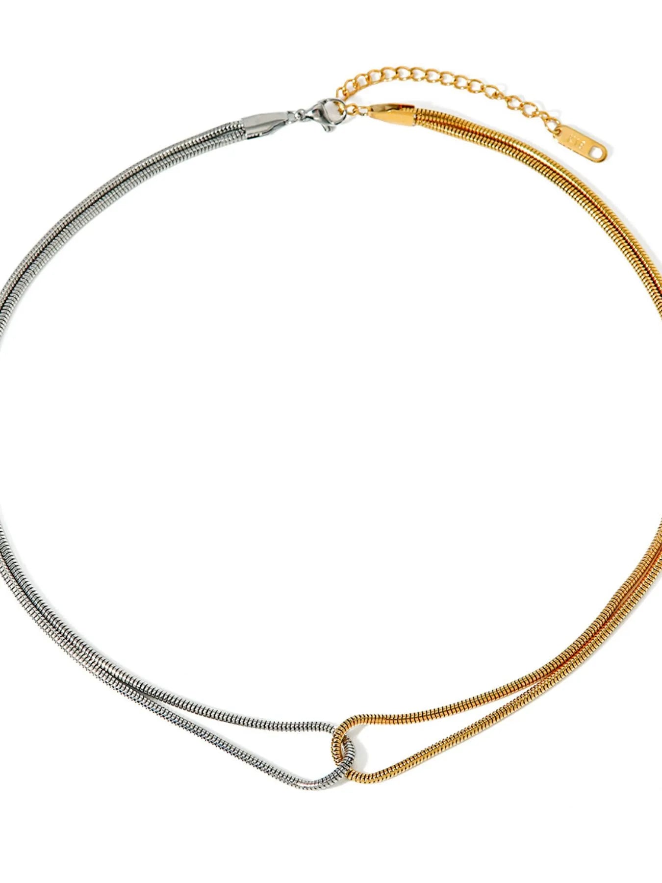This 18K gold-plated two-tone necklace is strong and stylish, adding a timeless touch to any outfit for everyday or special occasions.