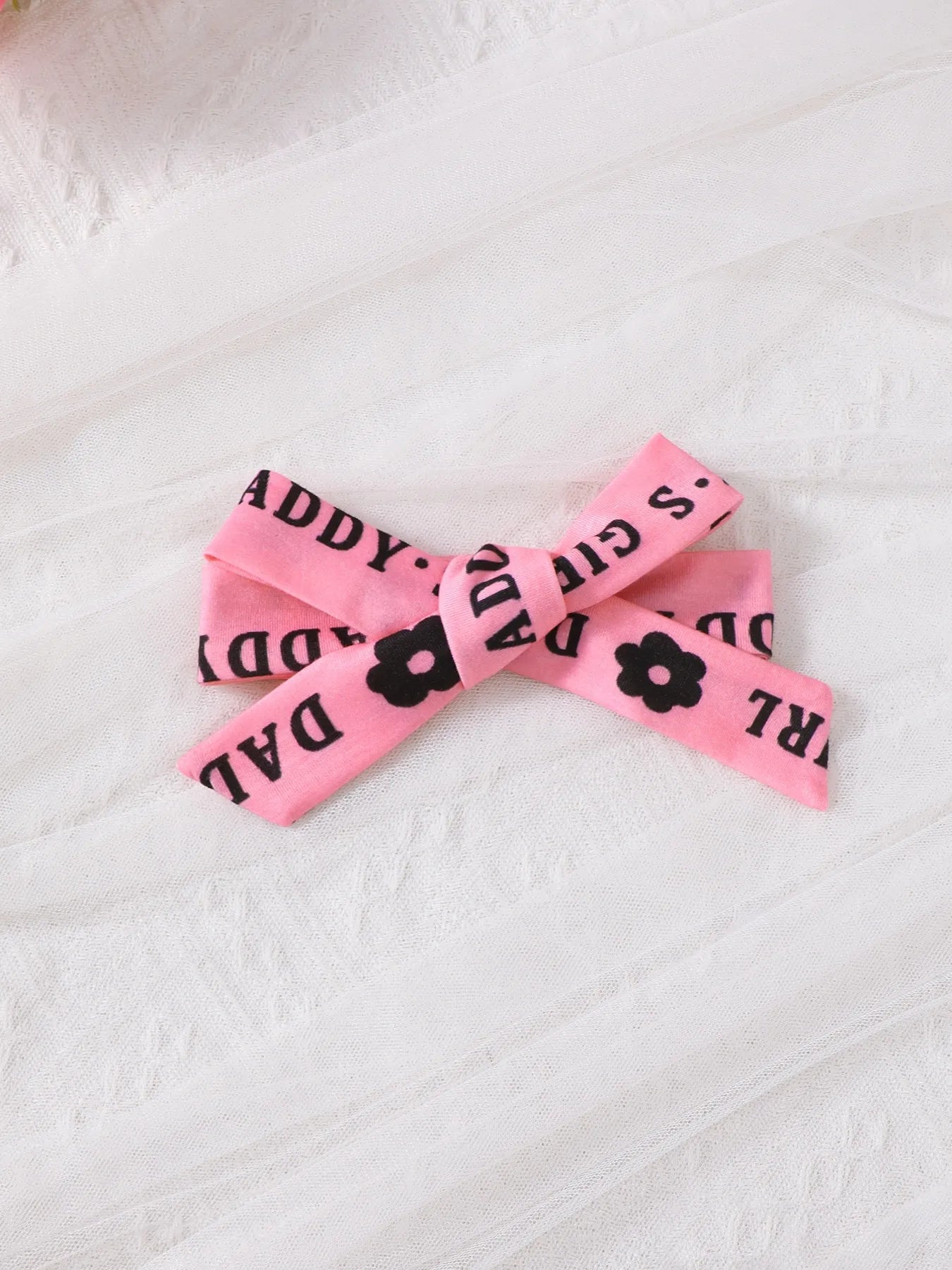 This coordinated three-piece outfit includes a letter-adorned headband, a ruffle sleeve top, and matching shorts. Made from a comfortable and stretchy blend of 95% polyester and 5% elastane, it provides an ideal fit and style for children.